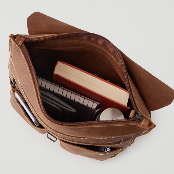 ROOTS Premium Convertible Crossbody into Backpack Brown 100% Leather Bag - Picture 2 of 14